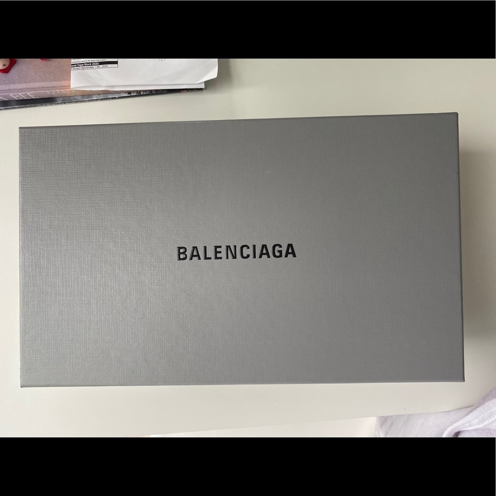 Balenciaga Bow Leather Ankle Strap Sandal - Picture 4 of 5